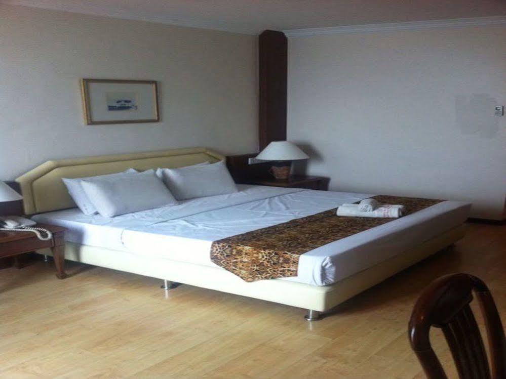 Regal Court Hotel Kuching Eksteriør billede