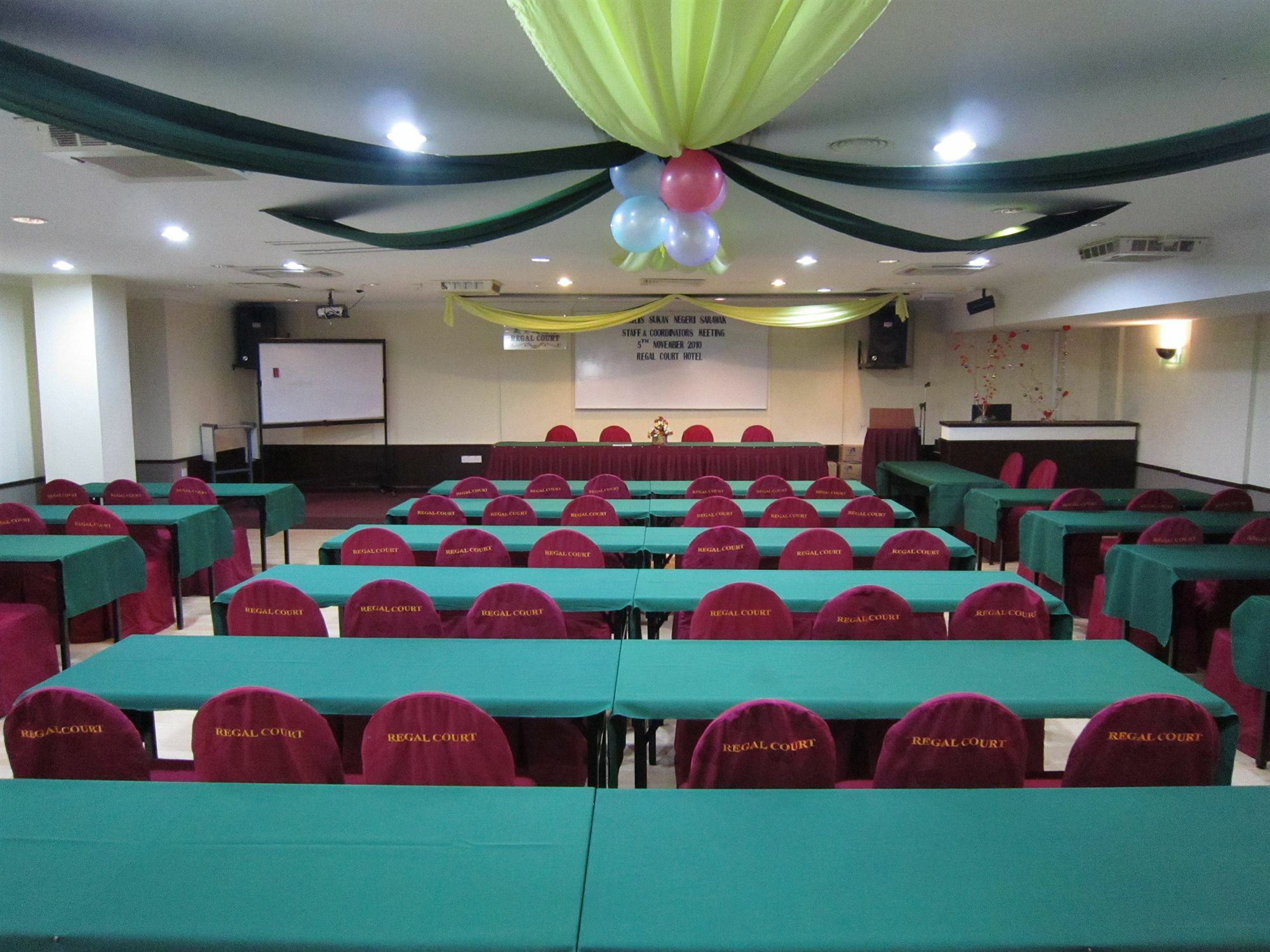 Regal Court Hotel Kuching Eksteriør billede