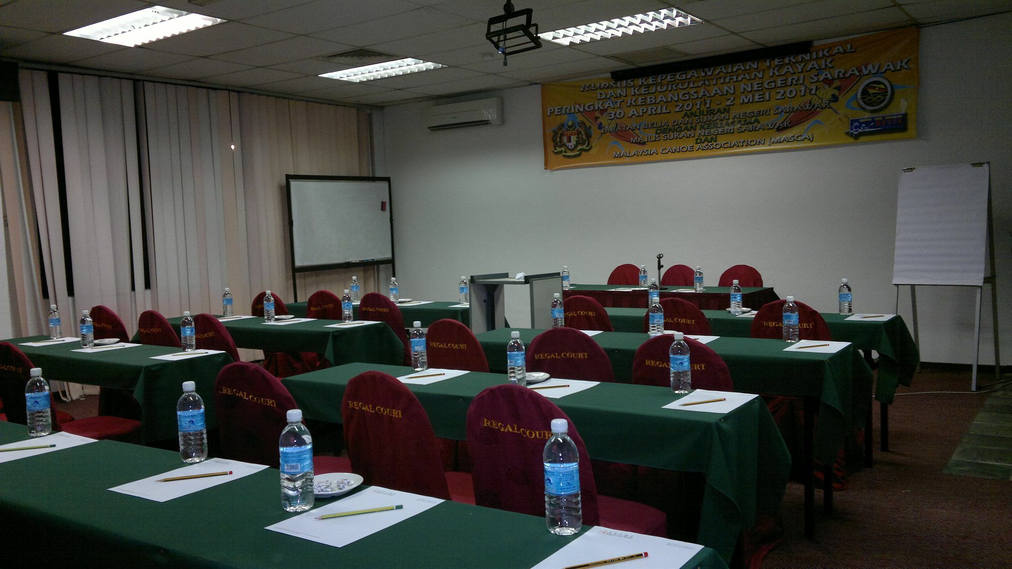Regal Court Hotel Kuching Eksteriør billede